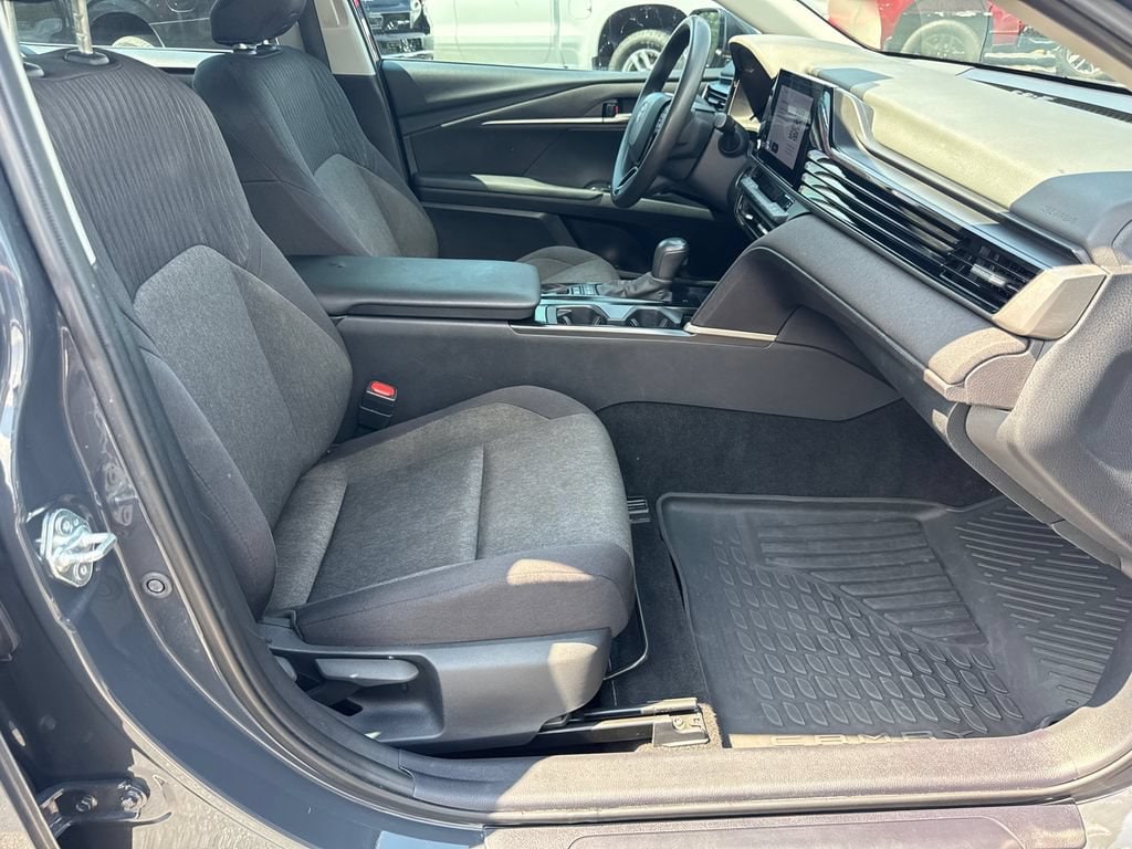 2025 Toyota Camry LE - Photo 14