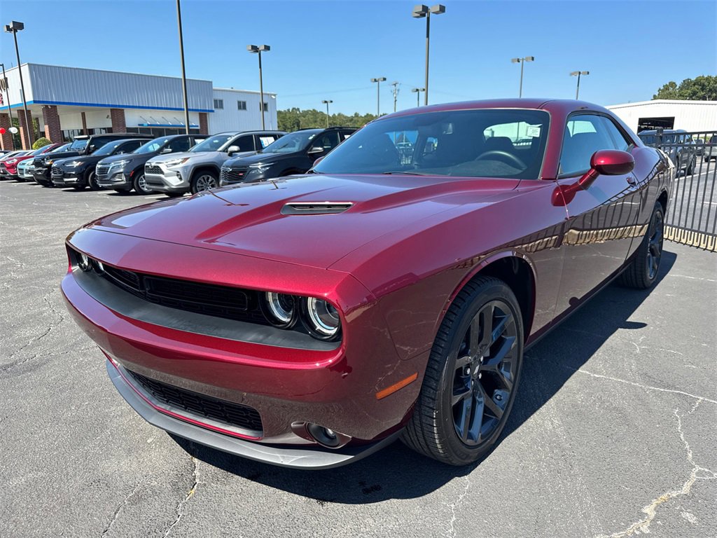 2022 Dodge Challenger SXT photo 2