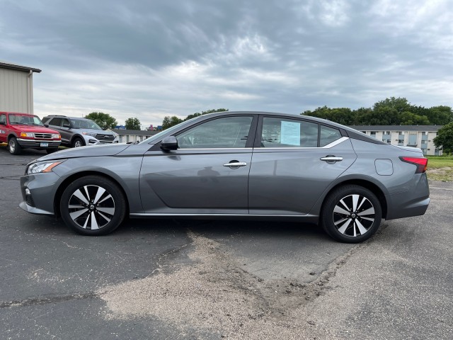 Used 2021 Nissan Altima SV with VIN 1N4BL4DW0MN417820 for sale in Sauk Centre, MN