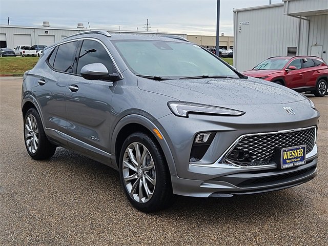 2025 Buick Encore GX Avenir photo 2