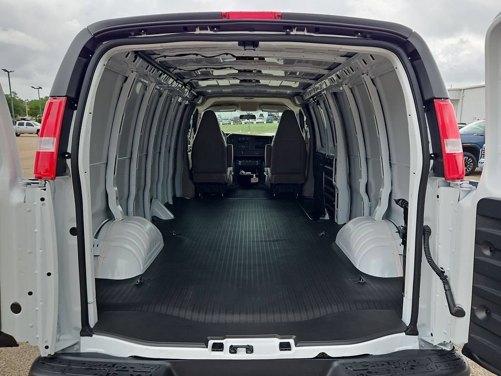 2026 GMC Savana Cargo Work Van - Photo 11