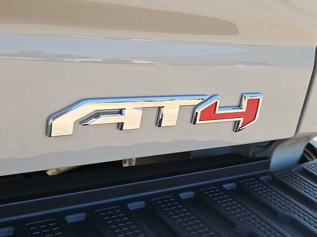 2026 GMC Sierra 2500HD AT4 - Photo 8