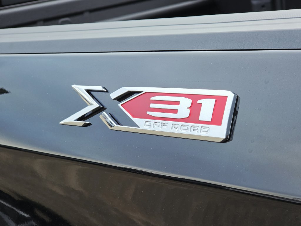 2026 GMC Sierra 1500 SLT - Photo 8