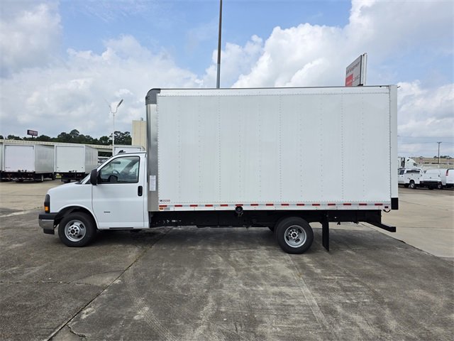 2024 Gmc Savana Cutaway 3500 photo 3