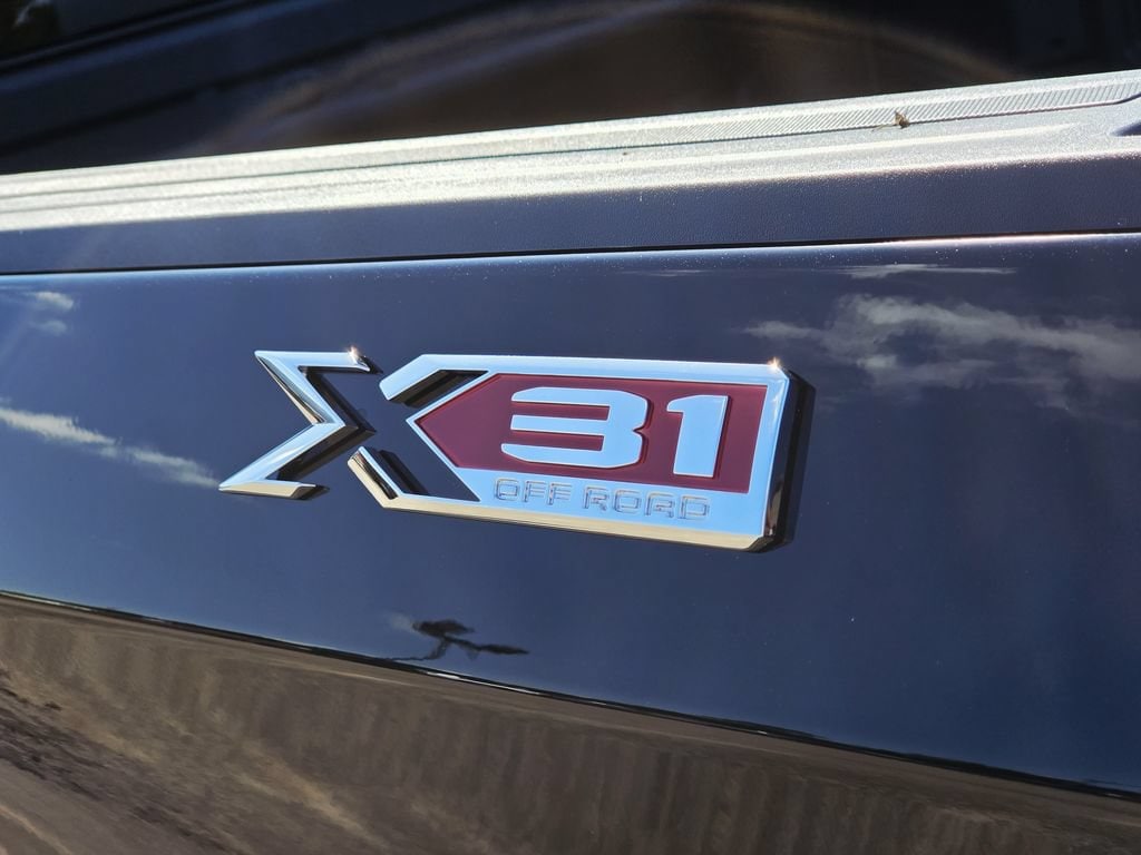2026 GMC Sierra 1500 SLT - Photo 8