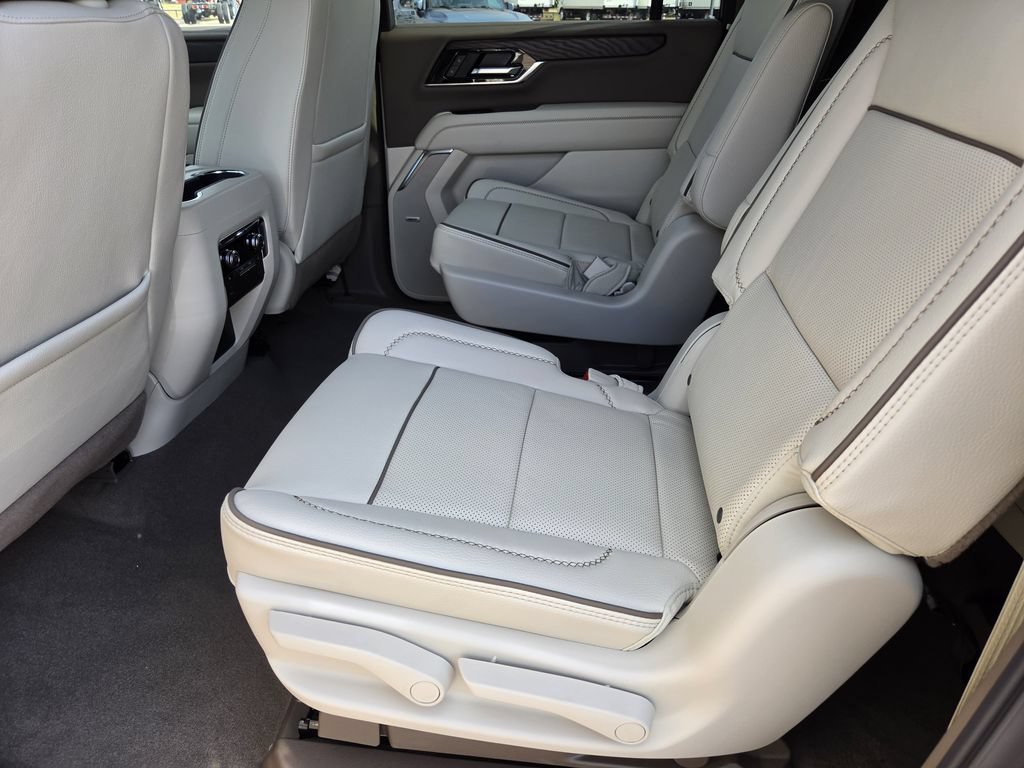 2026 GMC Yukon XL Denali - Photo 13