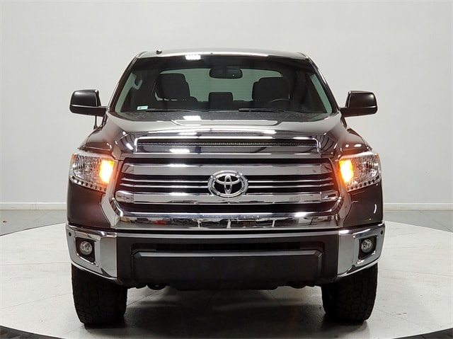 Used 2017 Toyota Tundra SR5 with VIN 5TFDW5F1XHX585170 for sale in Savannah, TN