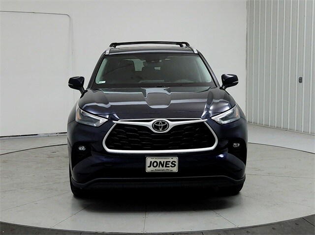 Used 2022 Toyota Highlander XLE with VIN 5TDGZRBH5NS576778 for sale in Savannah, TN