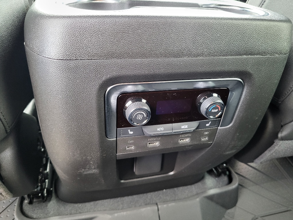 2026 Chevrolet Suburban Premier - Photo 21