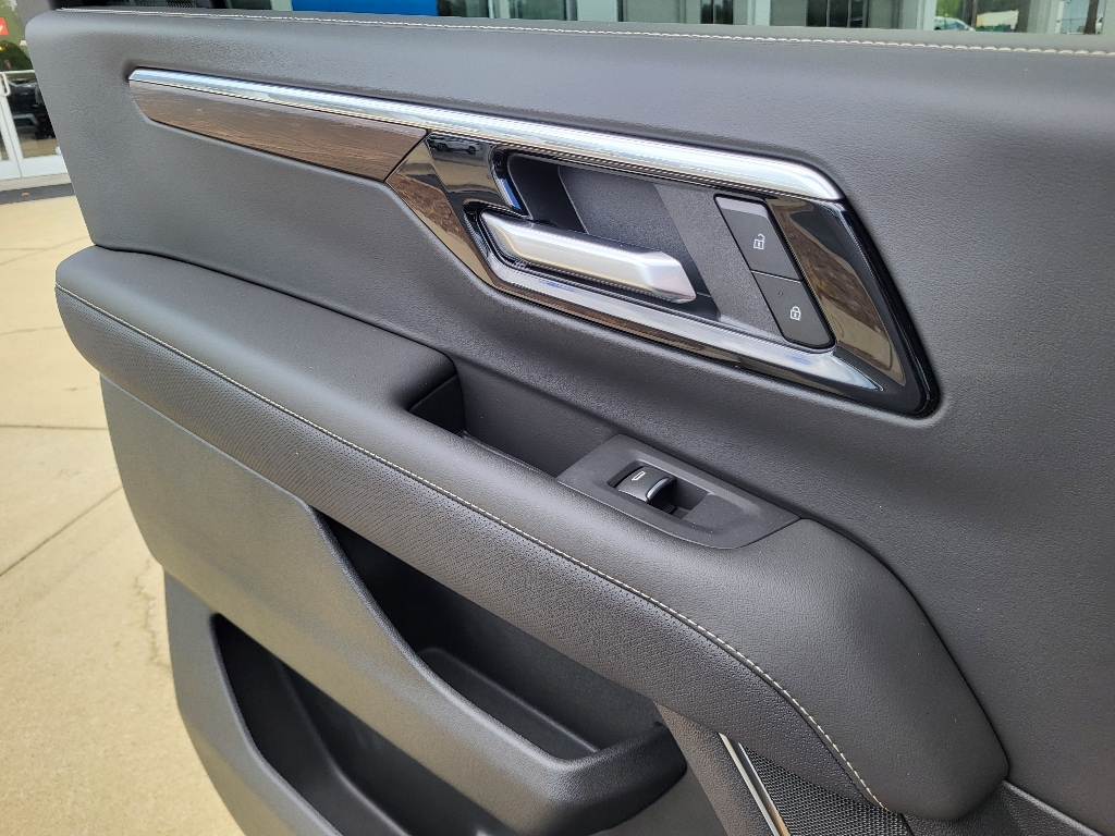 2026 Chevrolet Suburban Premier - Photo 22