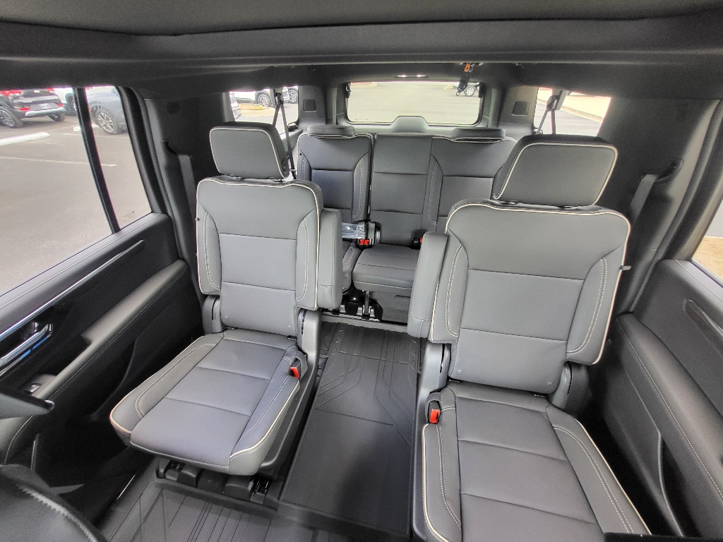 2026 Chevrolet Suburban Premier - Photo 14