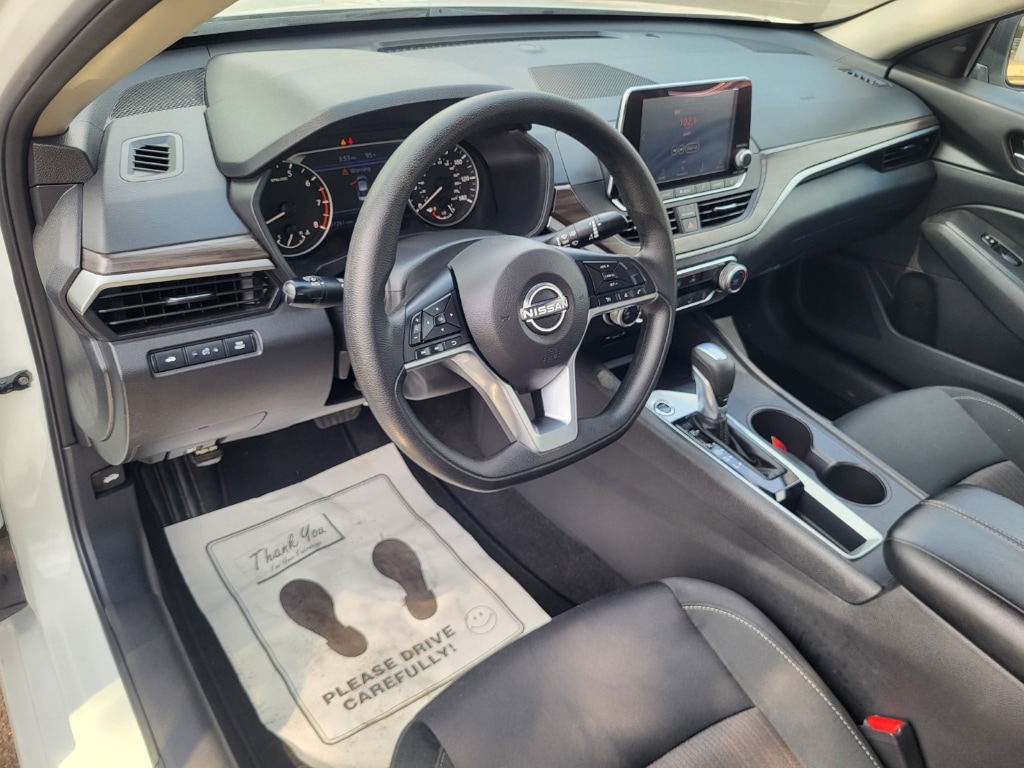 2025 Nissan Altima SV - Photo 11