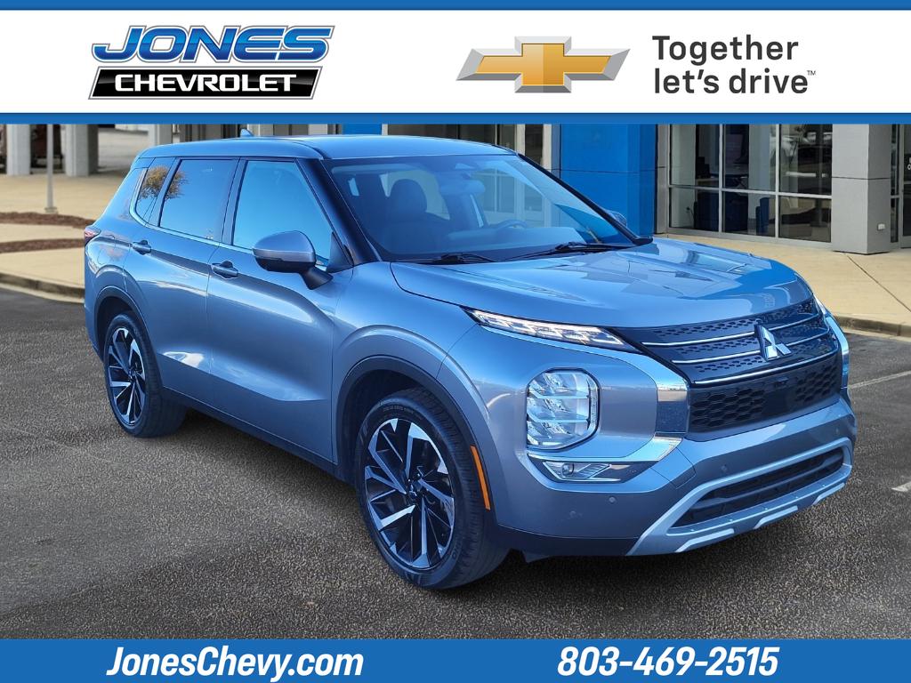 2024 Mitsubishi Outlander SE's photo