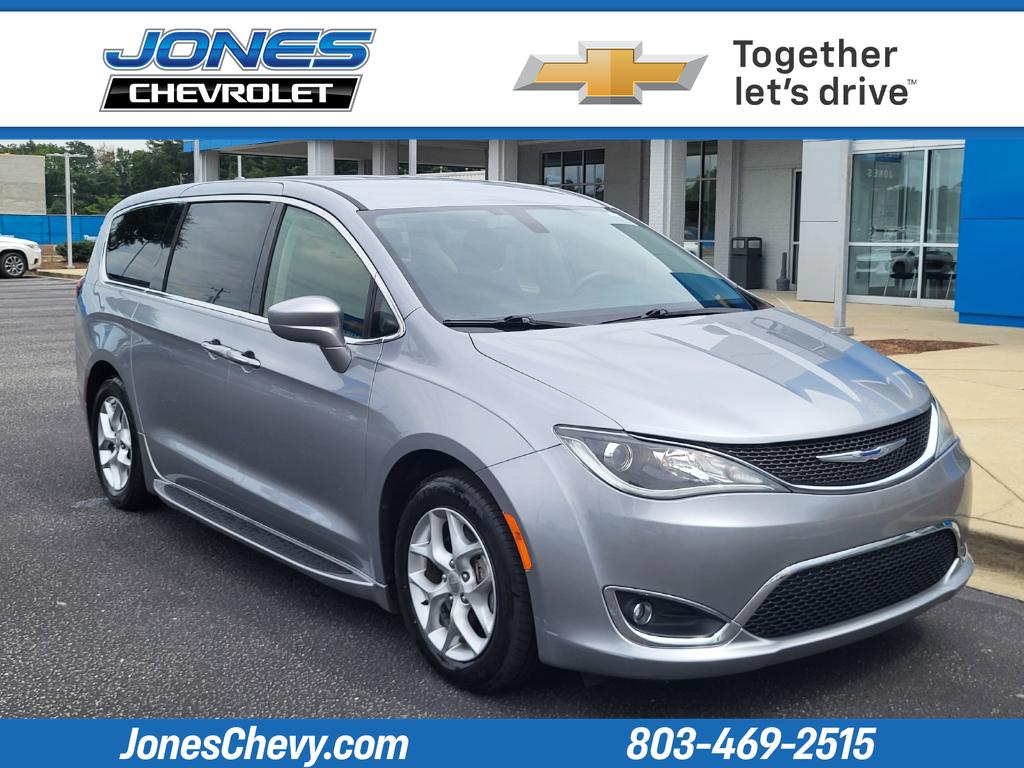 2019 Chrysler Pacifica Touring Plus's photo