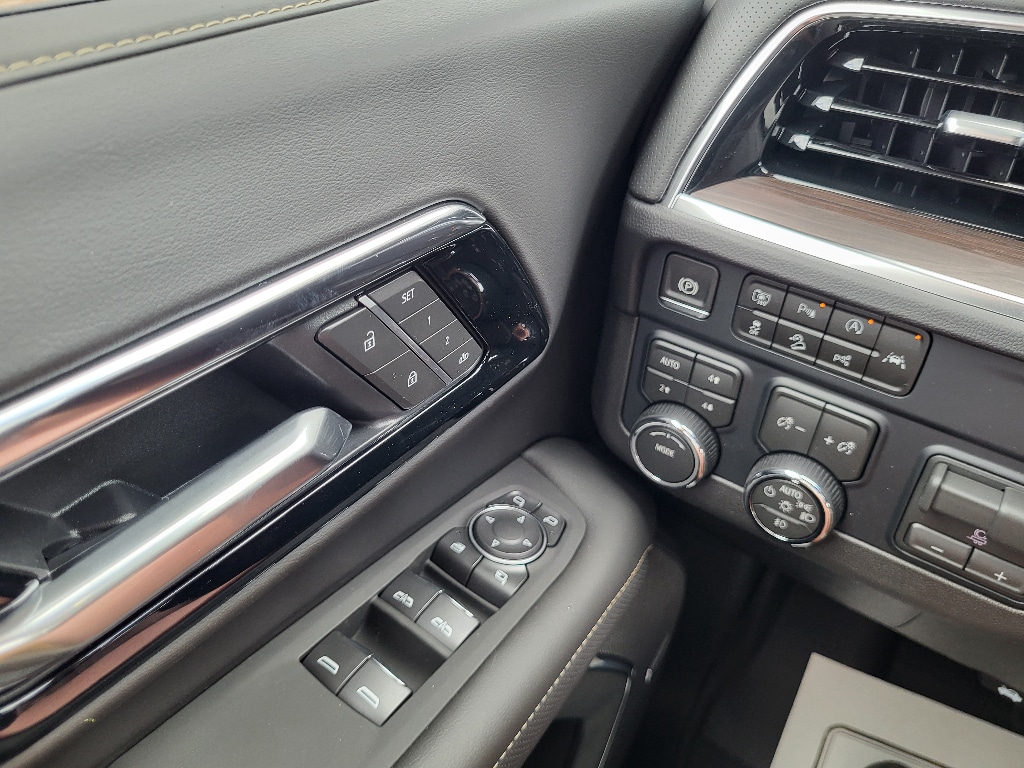 2026 Chevrolet Suburban Premier - Photo 30