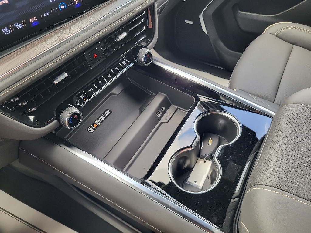 2026 Chevrolet Suburban Premier - Photo 25