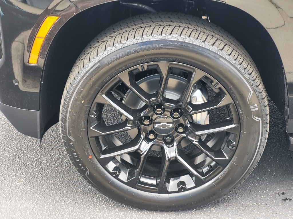 2026 Chevrolet Suburban Premier - Photo 9