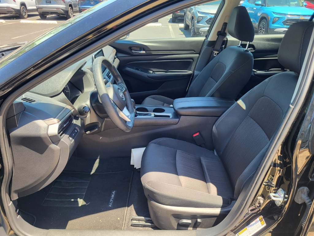 2025 Nissan Altima SV - Photo 12