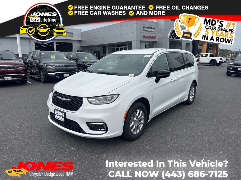 2026 Chrysler Pacifica Select's photo