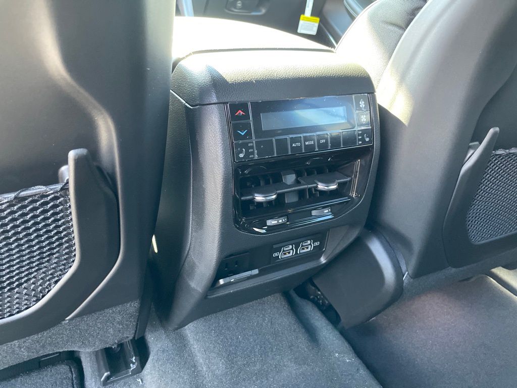 2025 Jeep Grand Cherokee L Overland - Photo 15