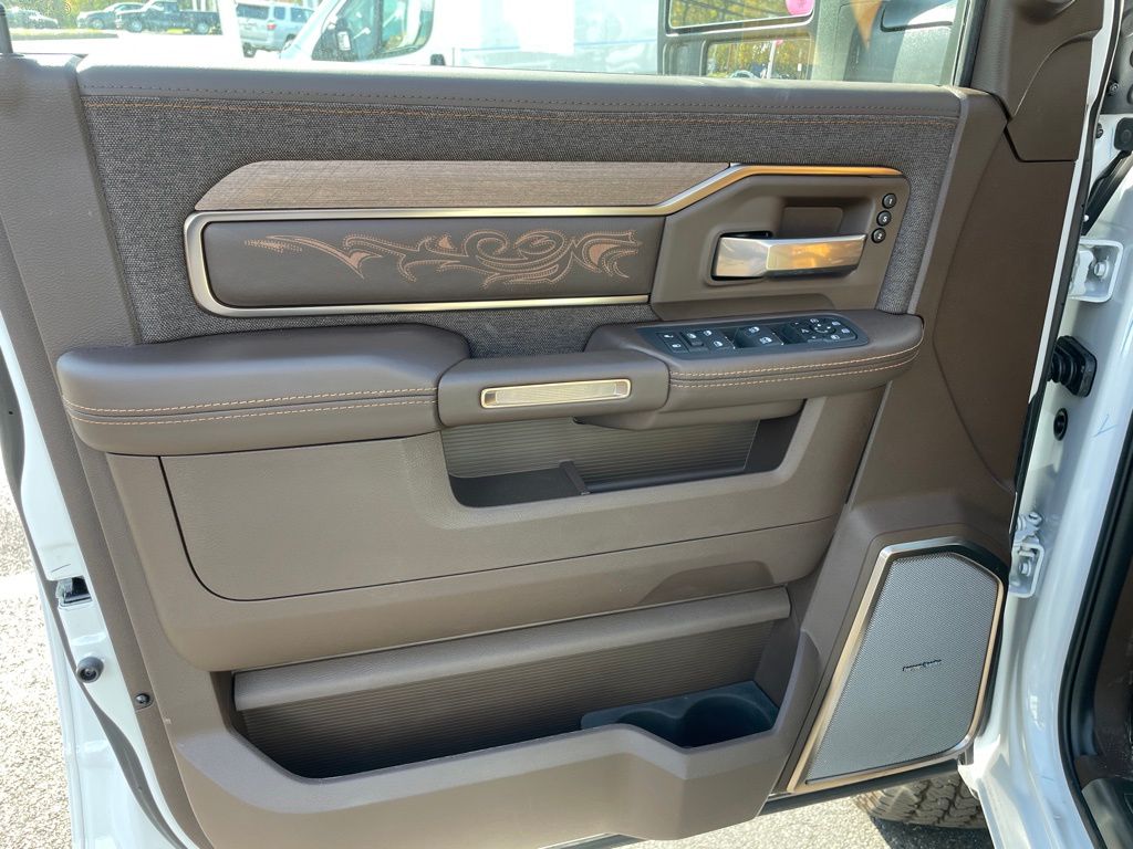 2026 RAM 2500 Limited - Photo 8