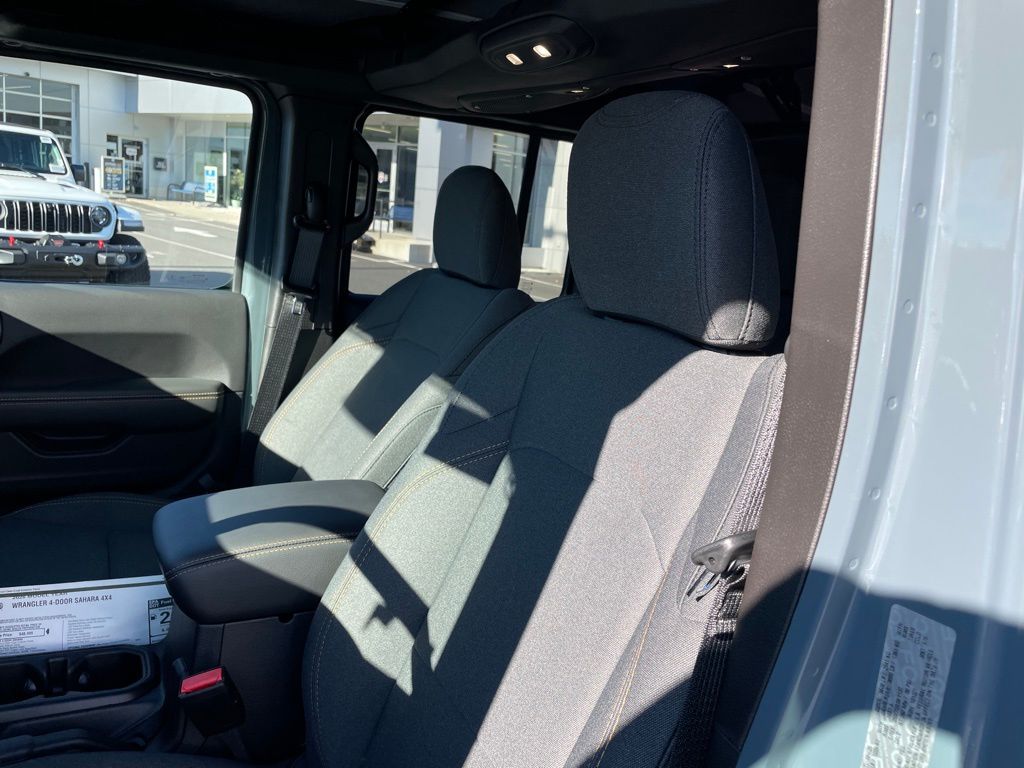 2026 Jeep Wrangler 4-Door Sahara - Photo 9