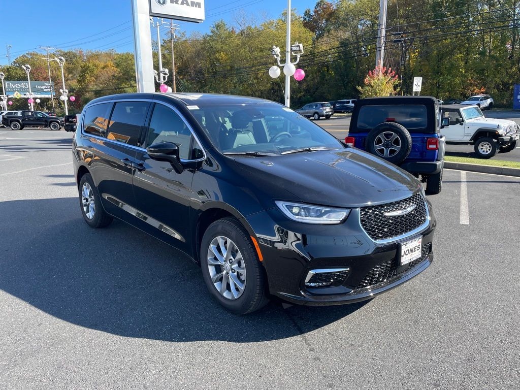New 2026 Chrysler Pacifica Select Passenger Van