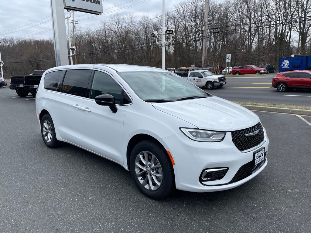 New 2026 Chrysler Pacifica Select Passenger Van