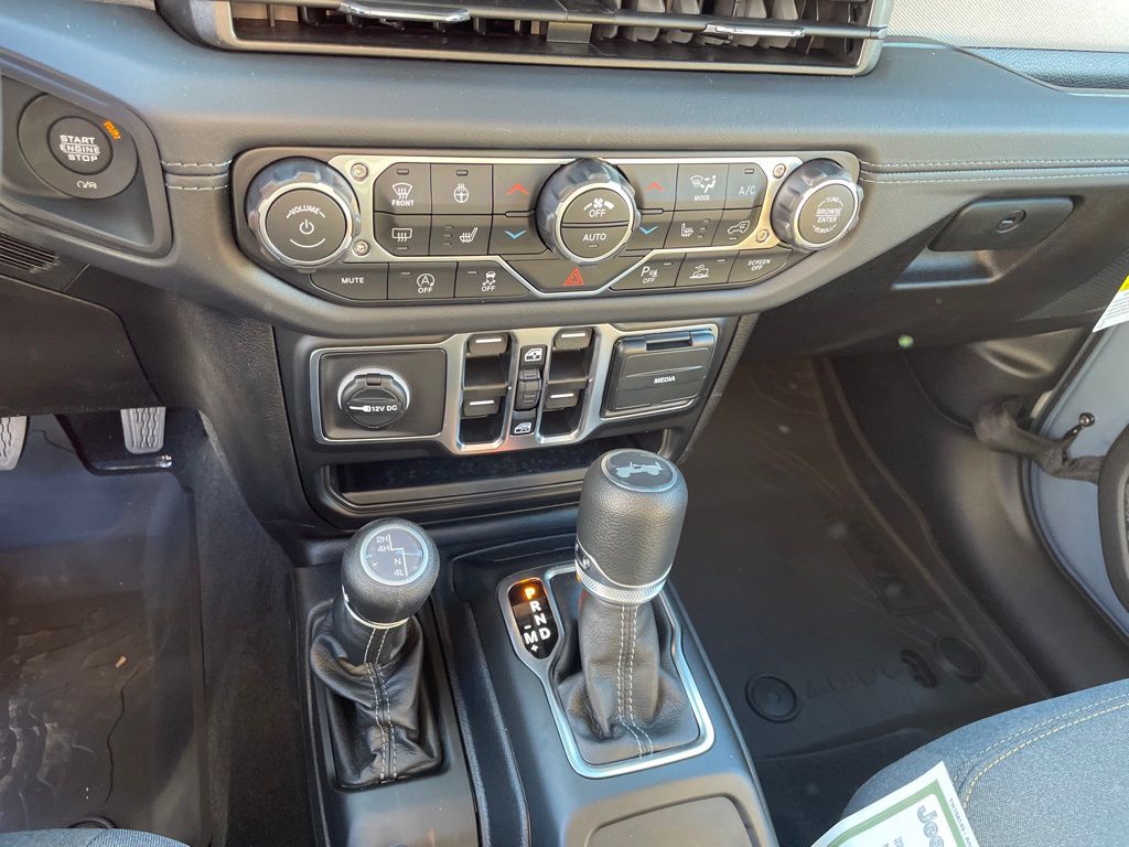 2026 Jeep Wrangler 4-Door Sahara - Photo 13