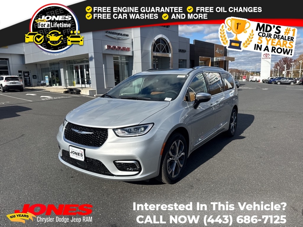 2026 Chrysler Pacifica Pinnacle's photo