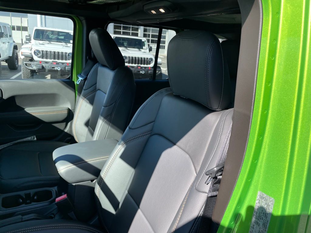 2026 Jeep Wrangler 4-Door Sahara - Photo 9
