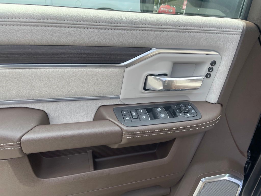 2026 RAM 3500 Laramie - Photo 9