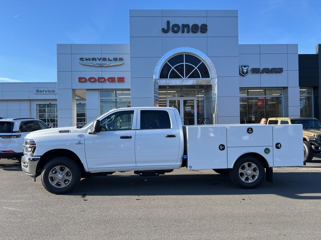 2026 RAM 3500 Chassis Tradesman - Photo 9