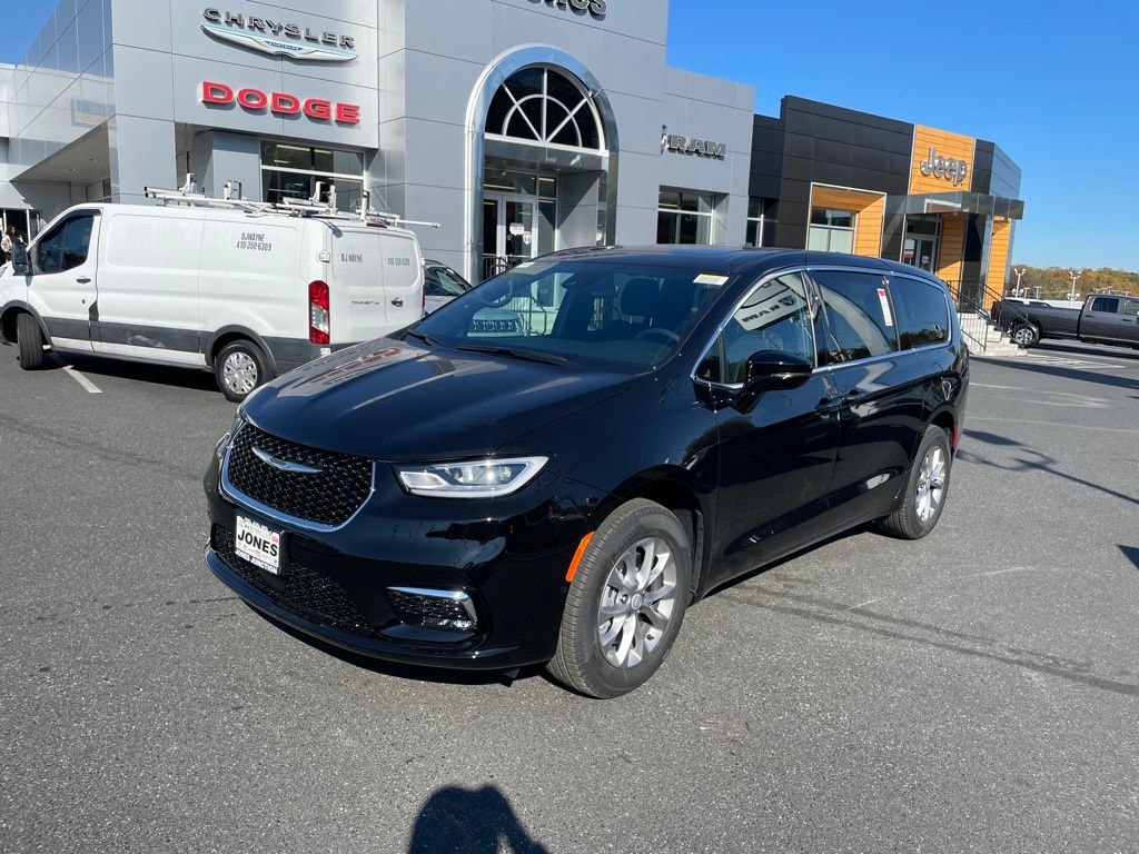 New 2026 Chrysler Pacifica Select Passenger Van