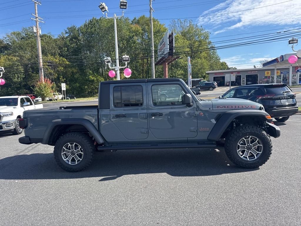 New 2025 Jeep Gladiator Mojave Pickup