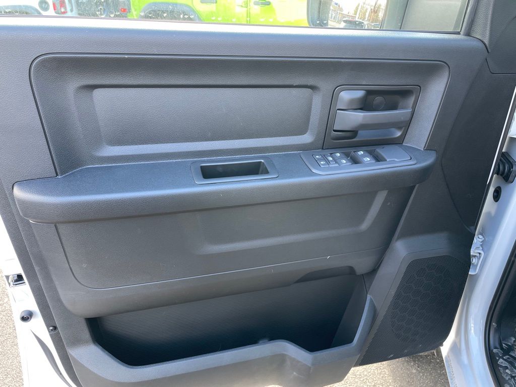 2026 RAM 3500 Chassis Tradesman - Photo 8