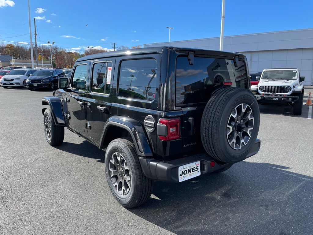 2026 Jeep Wrangler 4-Door Sahara - Photo 5