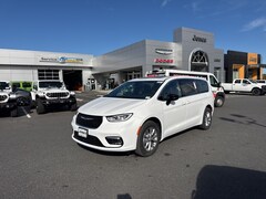 2026 Chrysler Pacifica Select Passenger Van