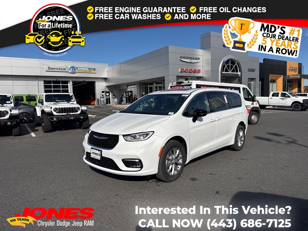 2026 Chrysler Pacifica Select's photo