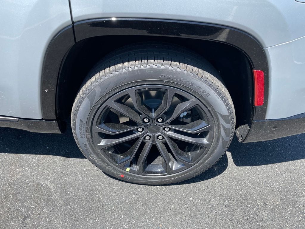 New 2026 Jeep Grand Wagoneer Summit Reserve Sport Utility