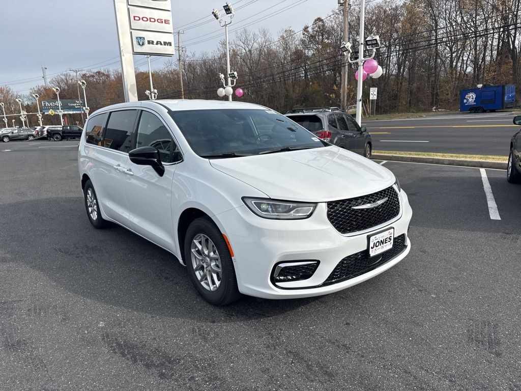 New 2026 Chrysler Pacifica Select Passenger Van