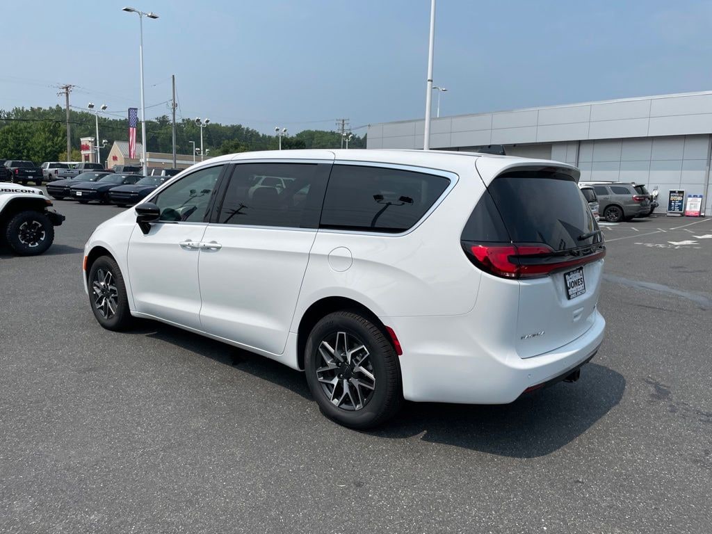 New 2027 Chrysler Pacifica Limited Passenger Van
