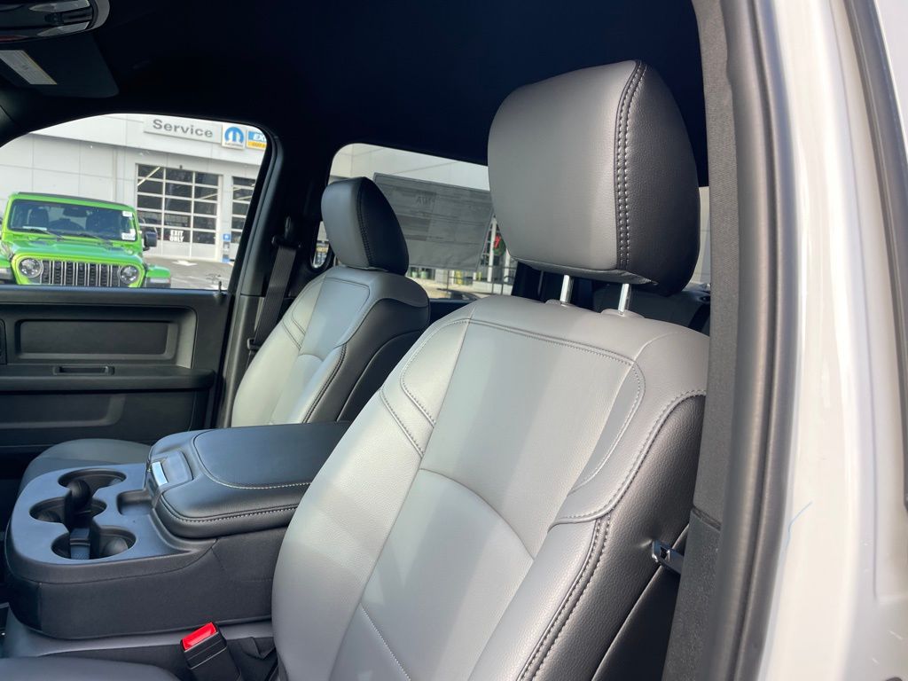 2026 RAM 3500 Chassis Tradesman - Photo 10