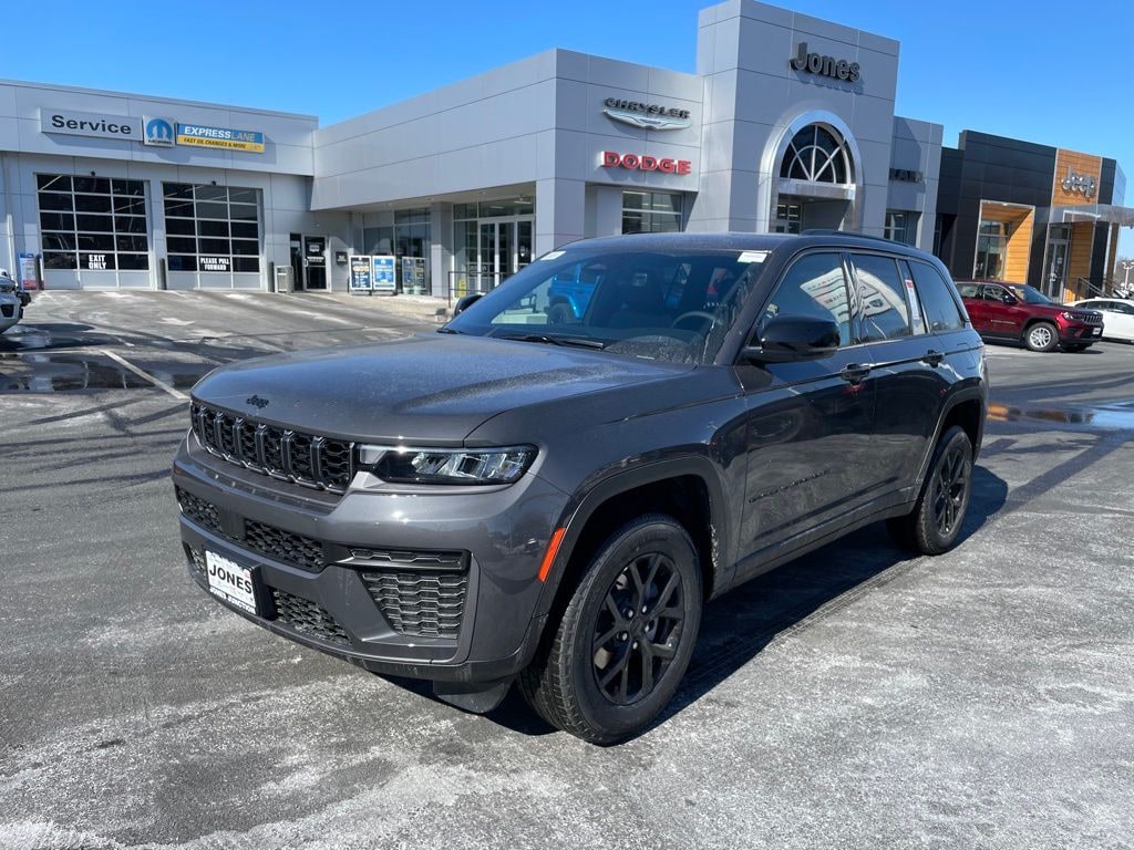New 2026 Jeep Grand Cherokee Laredo Sport Utility