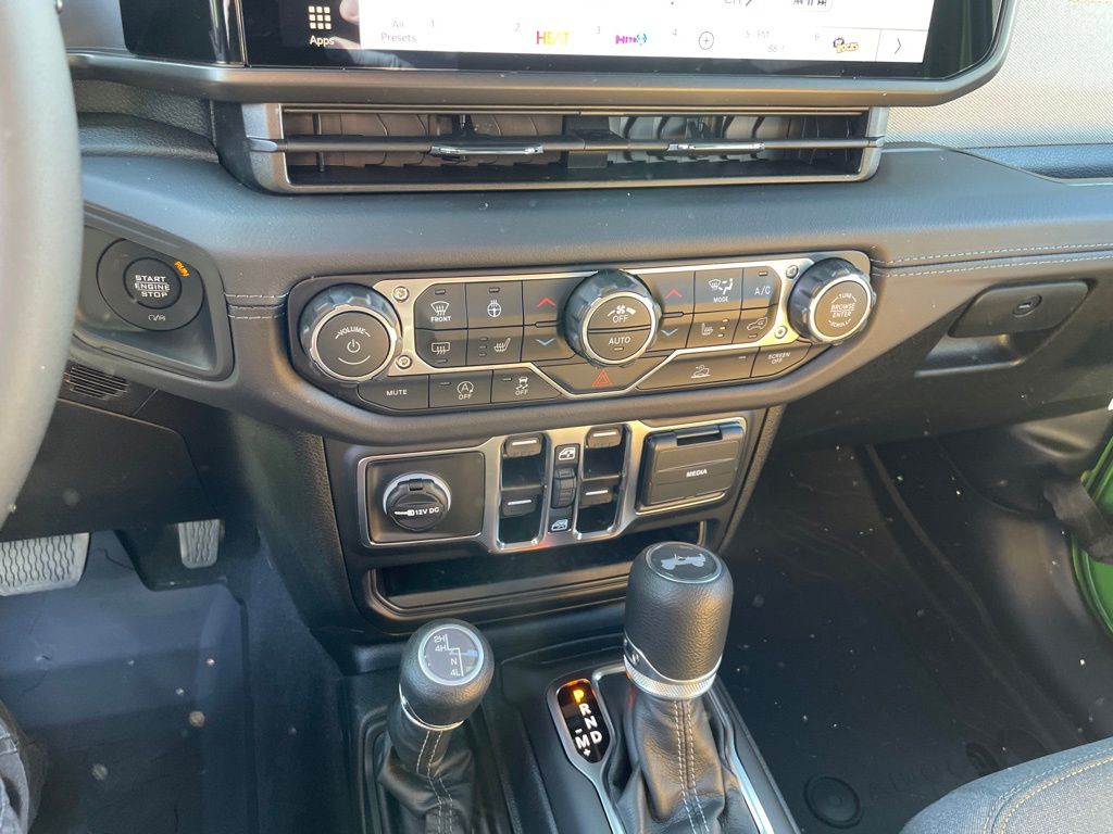 2026 Jeep Wrangler 4-Door Sahara - Photo 15