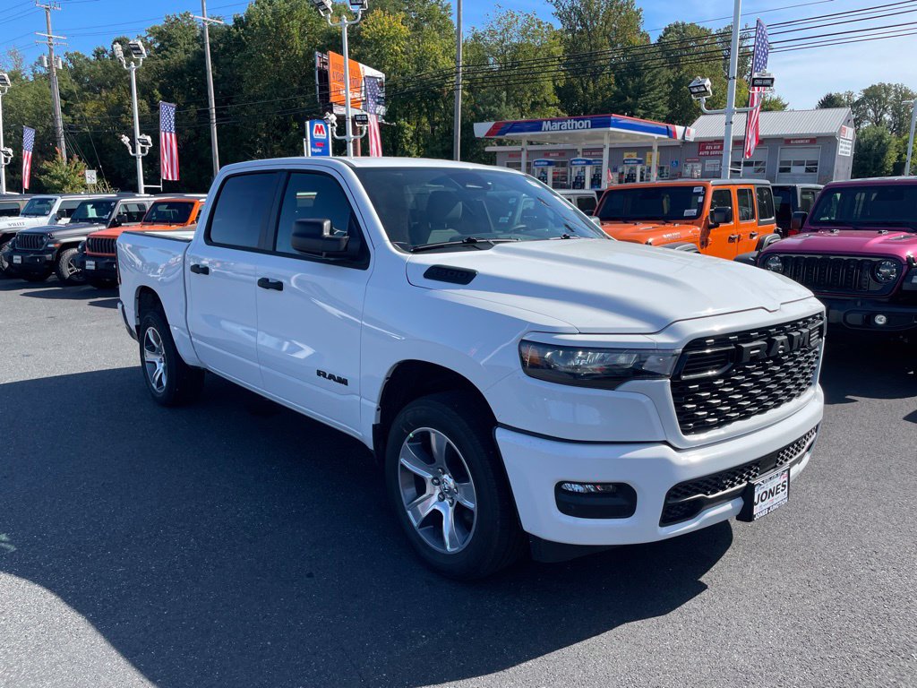 New 2027 Ram 1500 EXPRESS CREW CAB 4X4 5'7 BOX Pickup