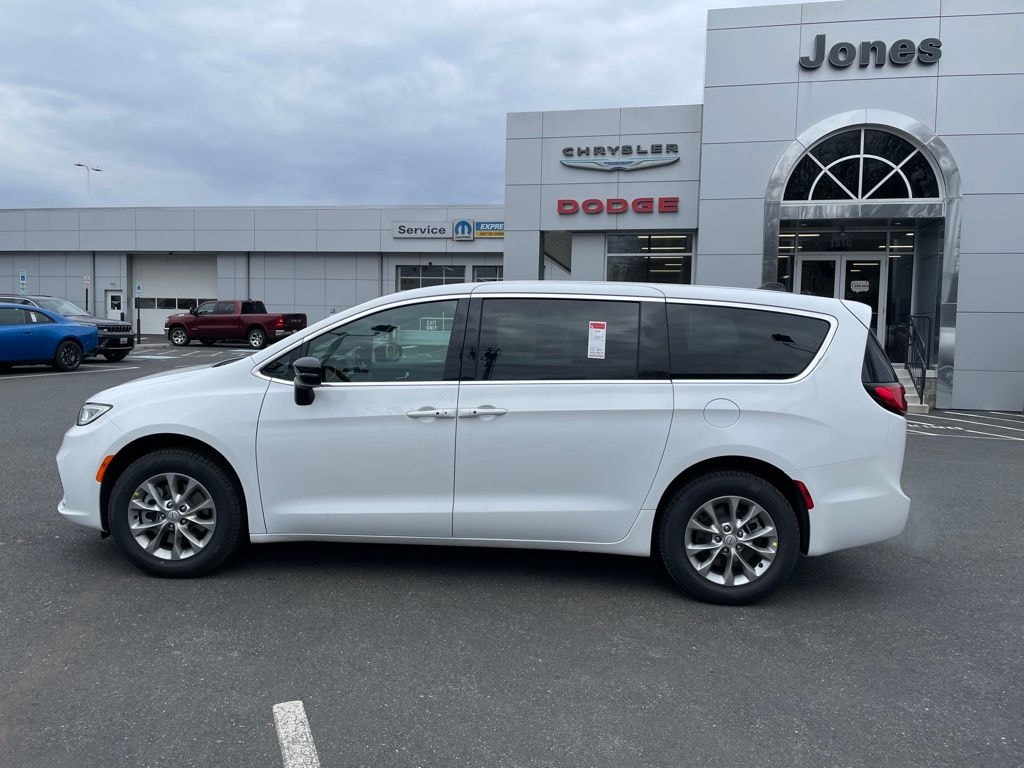 New 2026 Chrysler Pacifica Select Passenger Van