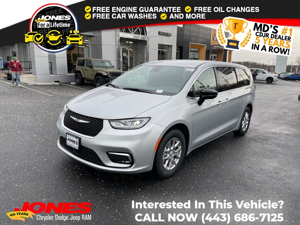 2026 Chrysler Pacifica Select's photo