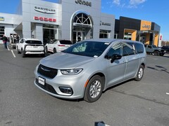 2026 Chrysler Pacifica Select Passenger Van