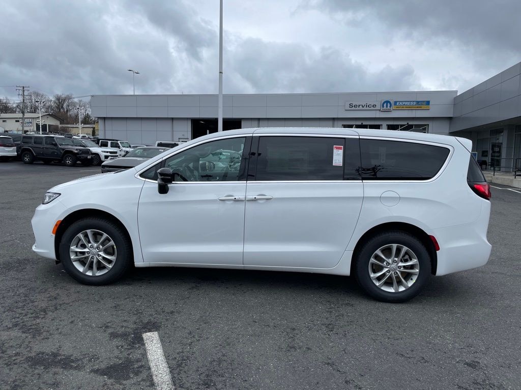 New 2026 Chrysler Pacifica Select Passenger Van